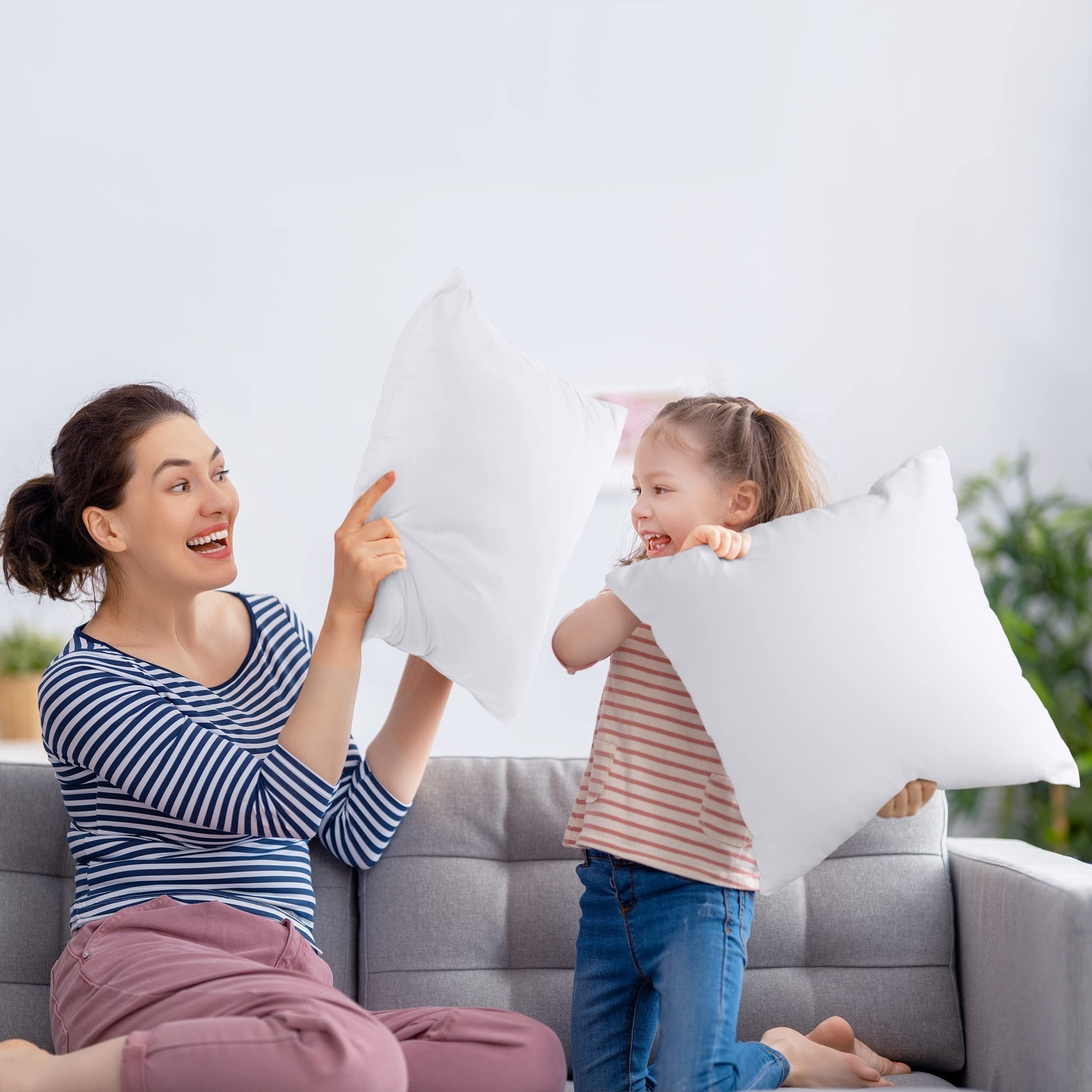 2-Pack Square Throw Pillow Inserts with Zipper Closure Polyester Cover All-Season Couch Sofa Bed