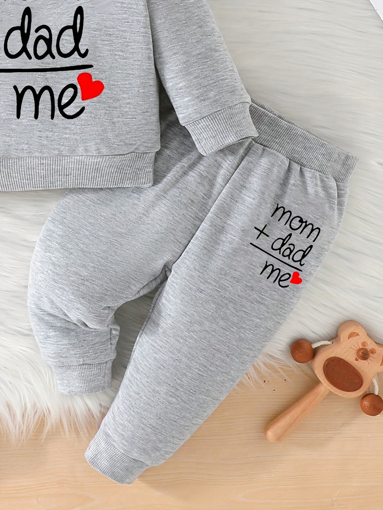 Детский повседневный наряд весна/осень с надписью 'Люблю папу и маму', идеален для активного отдыха на улице.