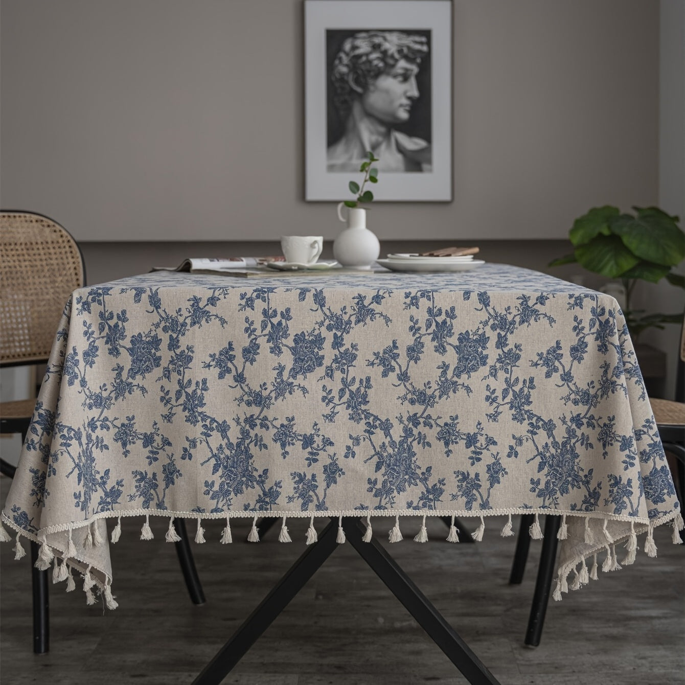 Vintage Blue Rose Tablecloth with Beige Fringe for Dining Occasions