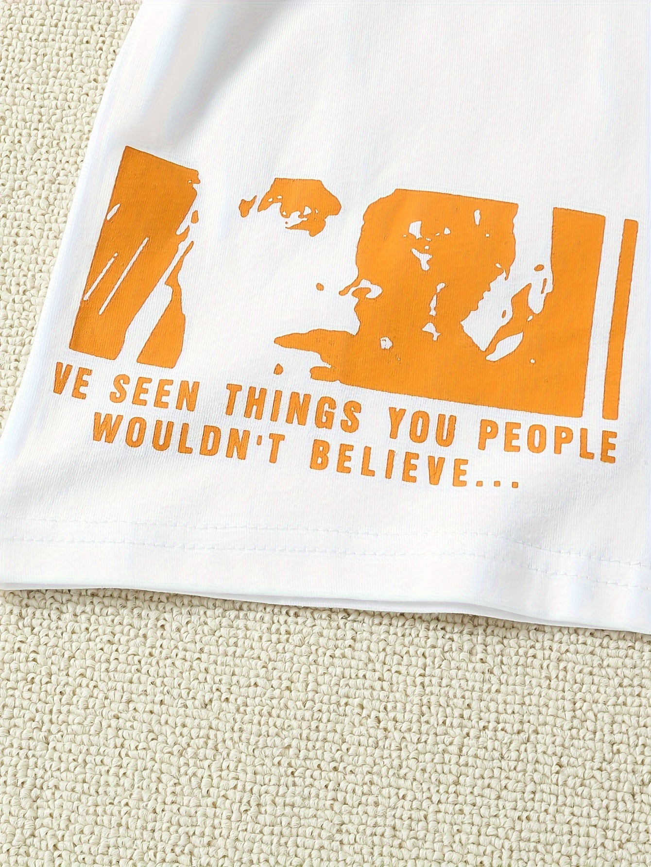 Uch bola uchun paxta futbolkalari, yoqimli multfilm bosmalari va tushirilgan yelka yenglari bilan, yoz uchun mukammal.