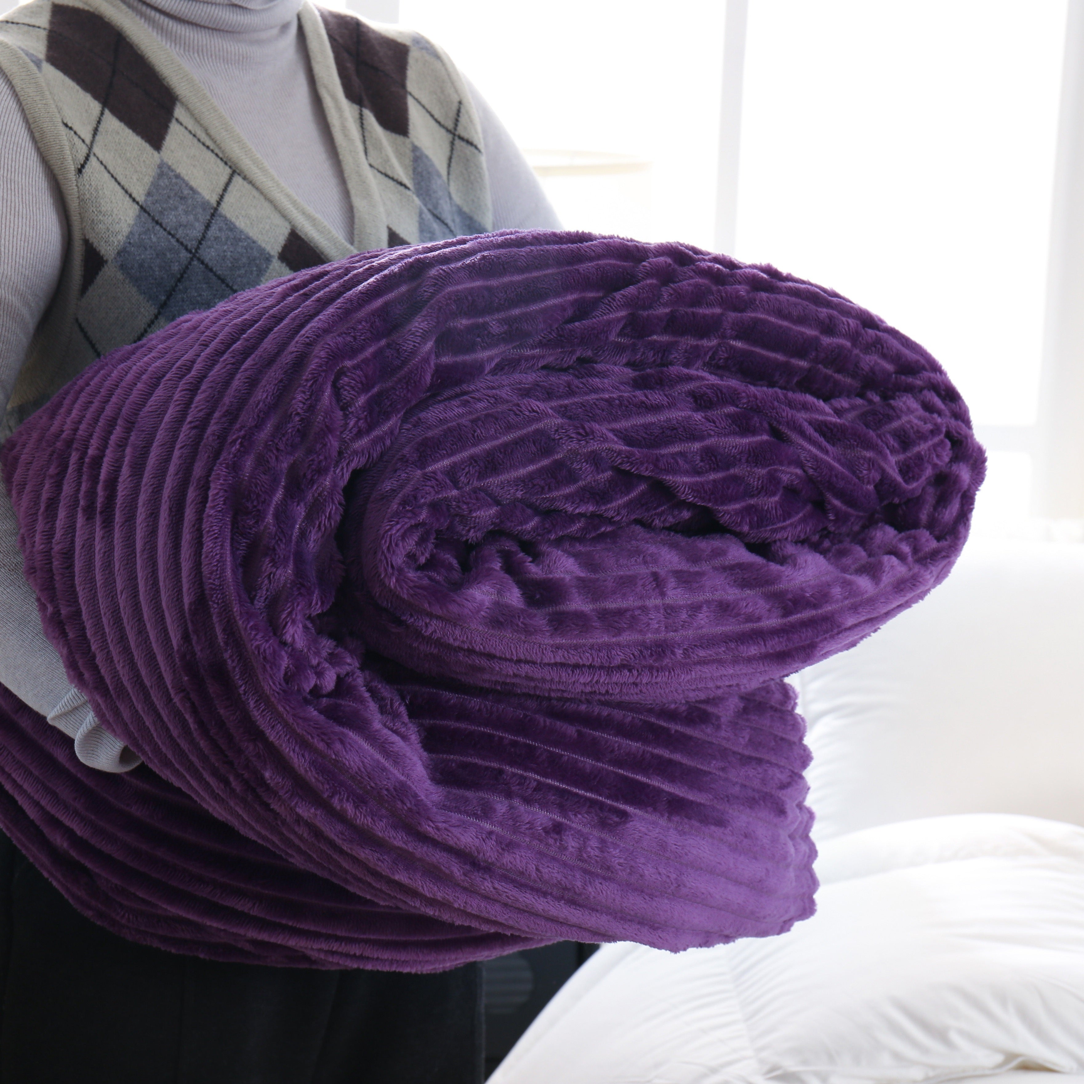 Flannel Christmas Blanket 220GSM Soft Warm Cozy for Bedroom Sofa and Pet Use