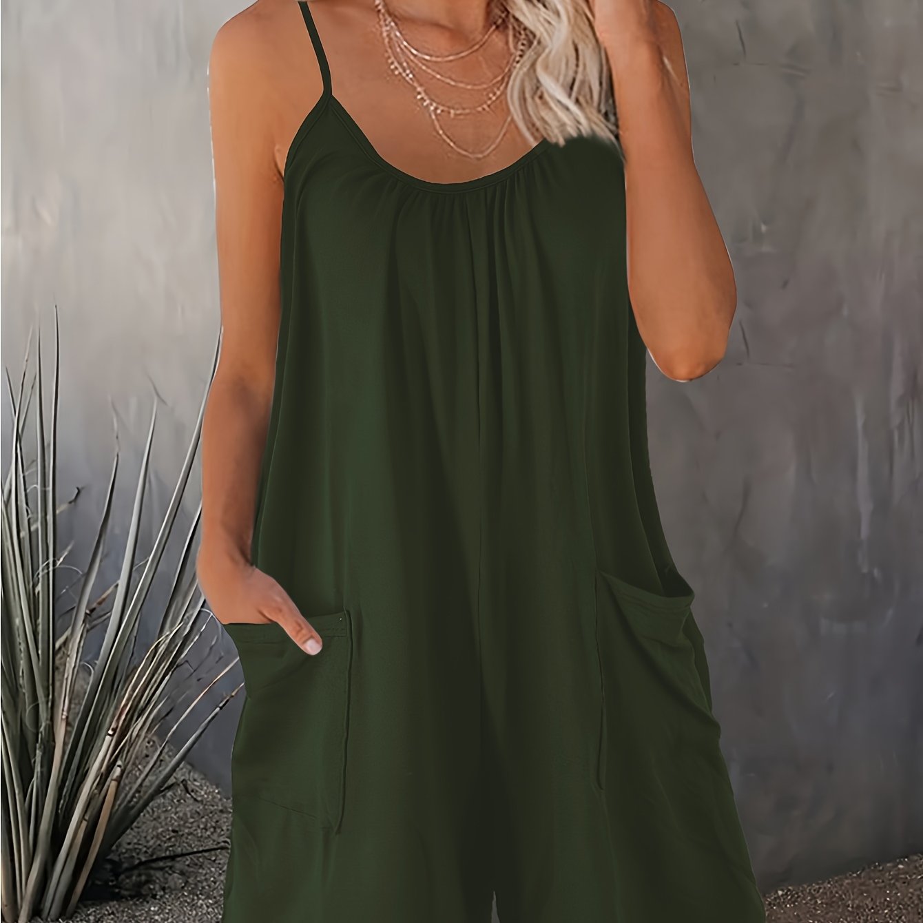 Women's Green Sleeveless Romper with Pockets for Summer Vacation