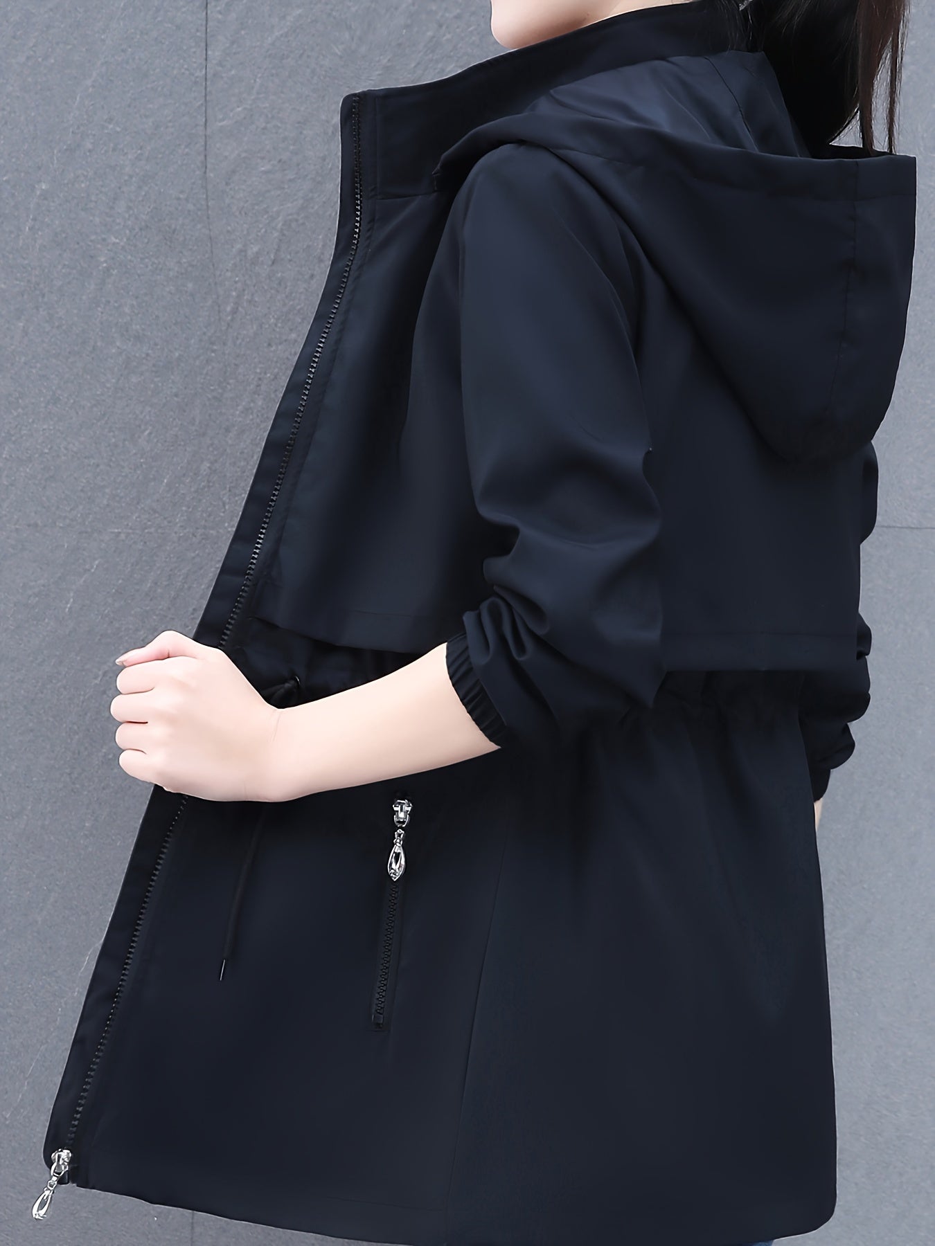 Ayollar uchun plussiz casual kapüşonli kurtka - 100% polyester, bir rangda, fermuarlı old tomoni, yengil bahor/kovak palto