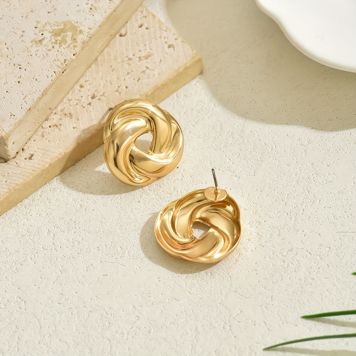 Pendientes de aro espiral dorados para mujer estilo gótico punk, joyería de hierro artesanal