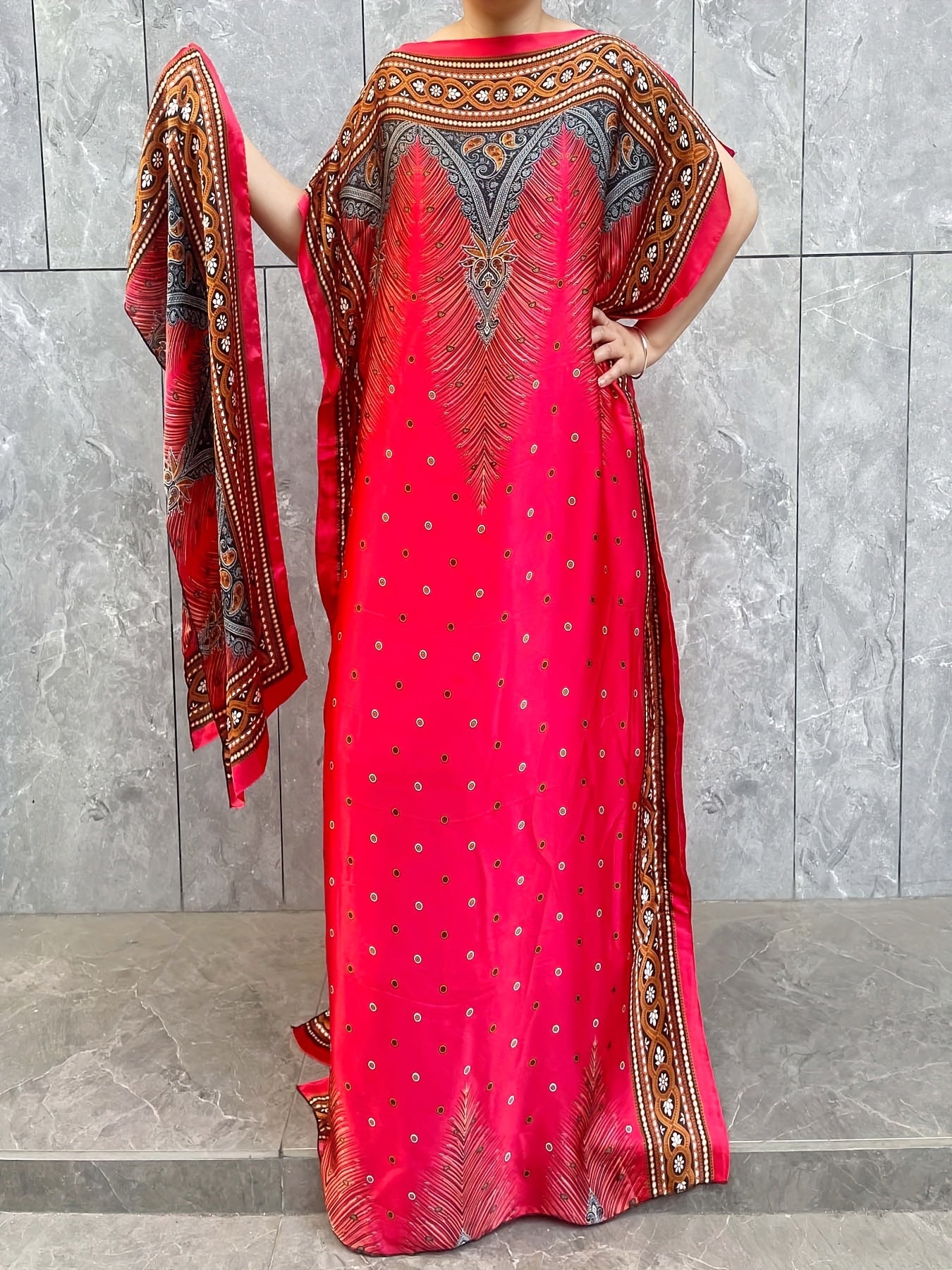 Платье макси для женщин больших размеров с геометрическим принтом, рукав-крыло и свободным кроем, красно-черное