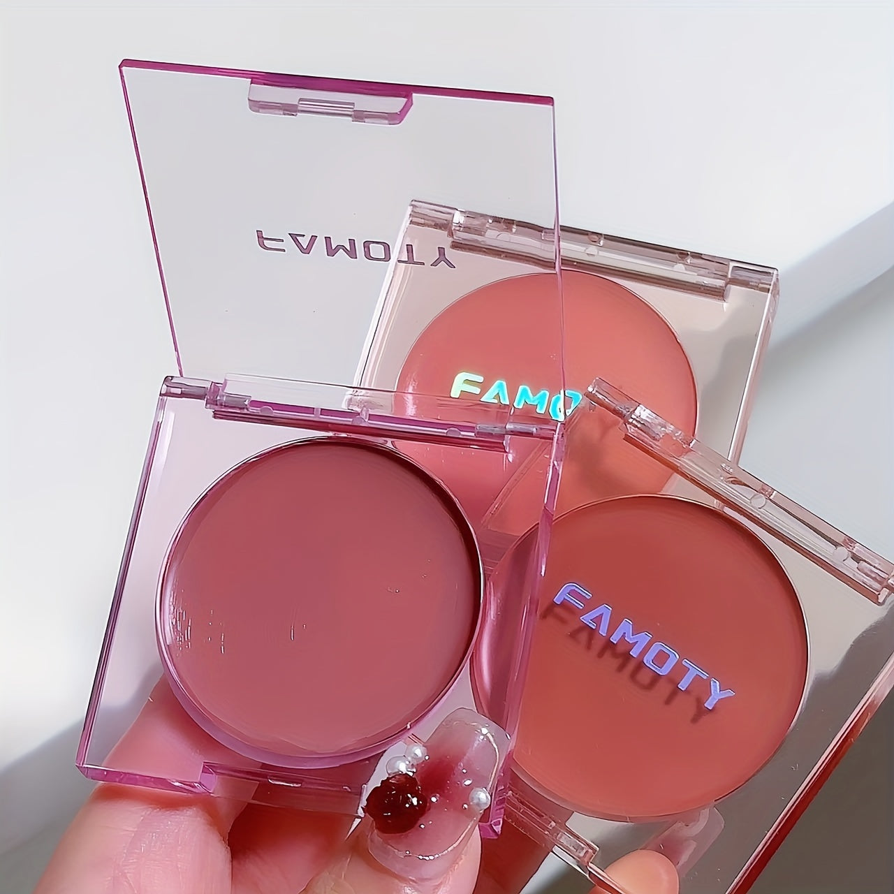 Rubor natural de larga duración en crema para mujeres Monochrome Brightening Rouge