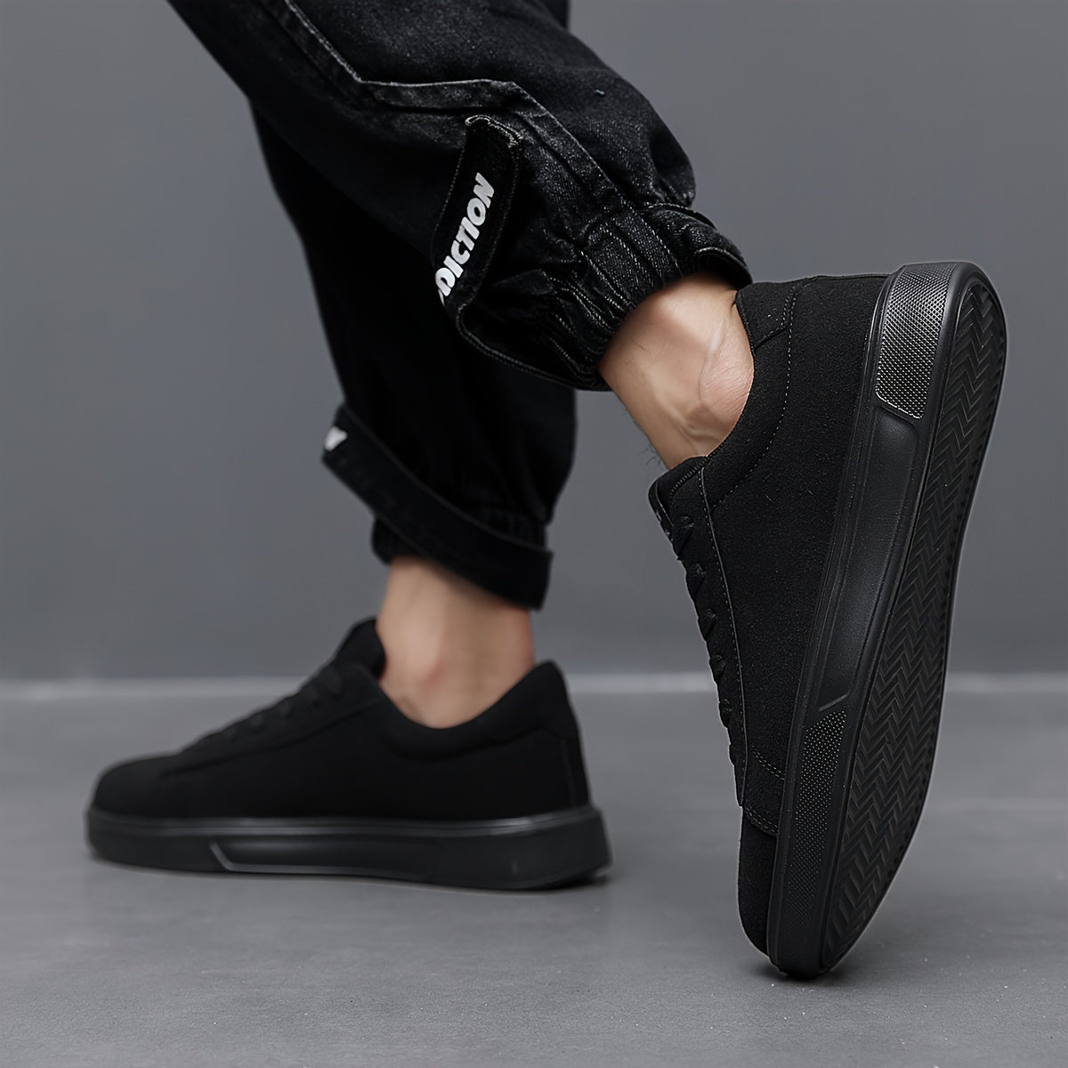 Men's Black Casual Sneakers Low Top Lace-Up Running Fitness Shoes