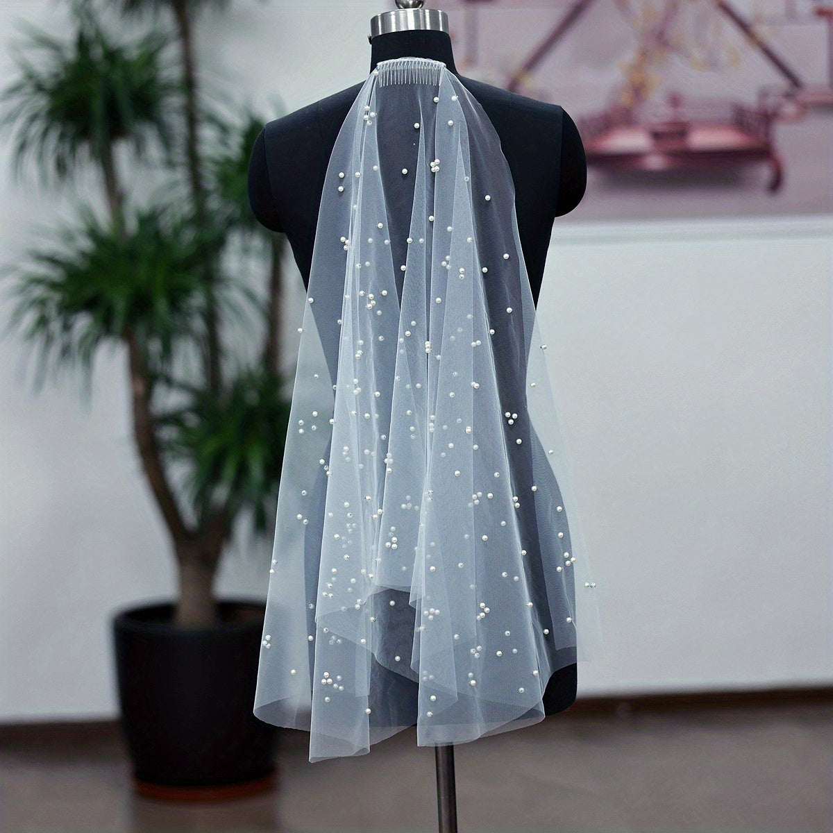 Oq Barok to'y voilki, sun'iy marjonlar bilan tarmoqli bosh kiyim va soch tarozi bilan