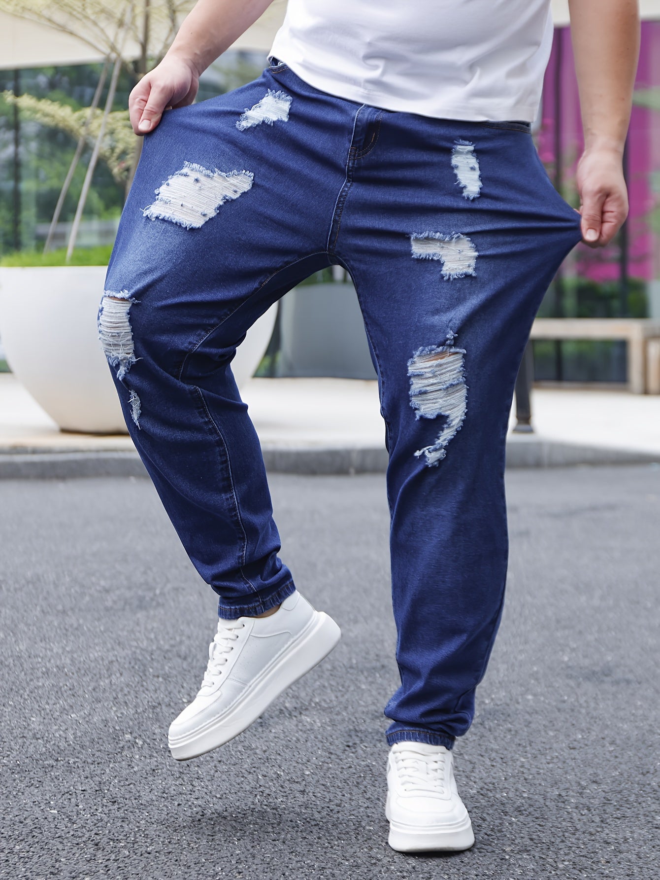 Vaqueros ajustados de talla grande para hombre en azul oscuro con roturas desgastadas, mezclilla elástica para todas las estaciones