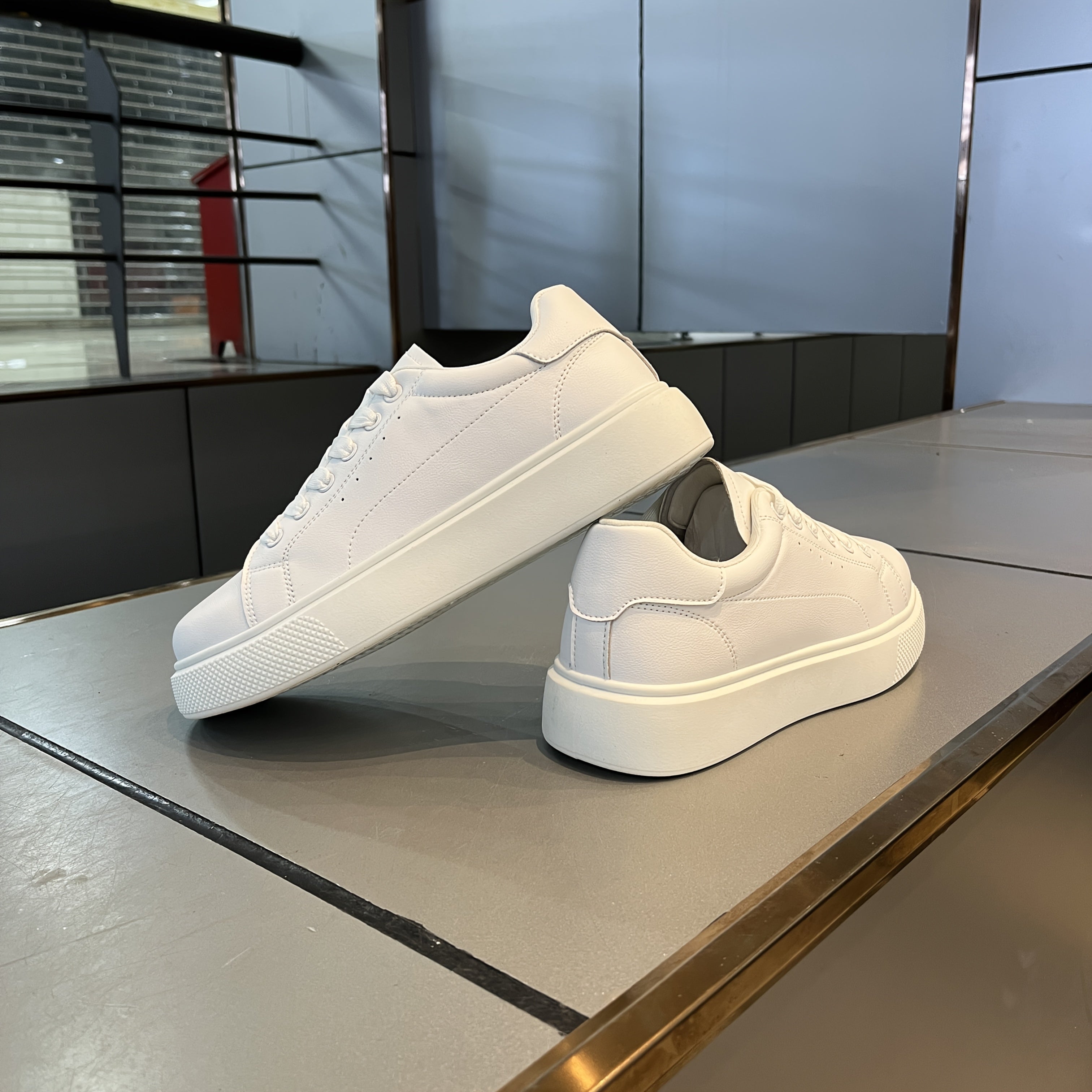 Мужские кроссовки-скейт с однотонной шнуровкой и нескользящей подошвой из ПВХ для прогулок в любое время года