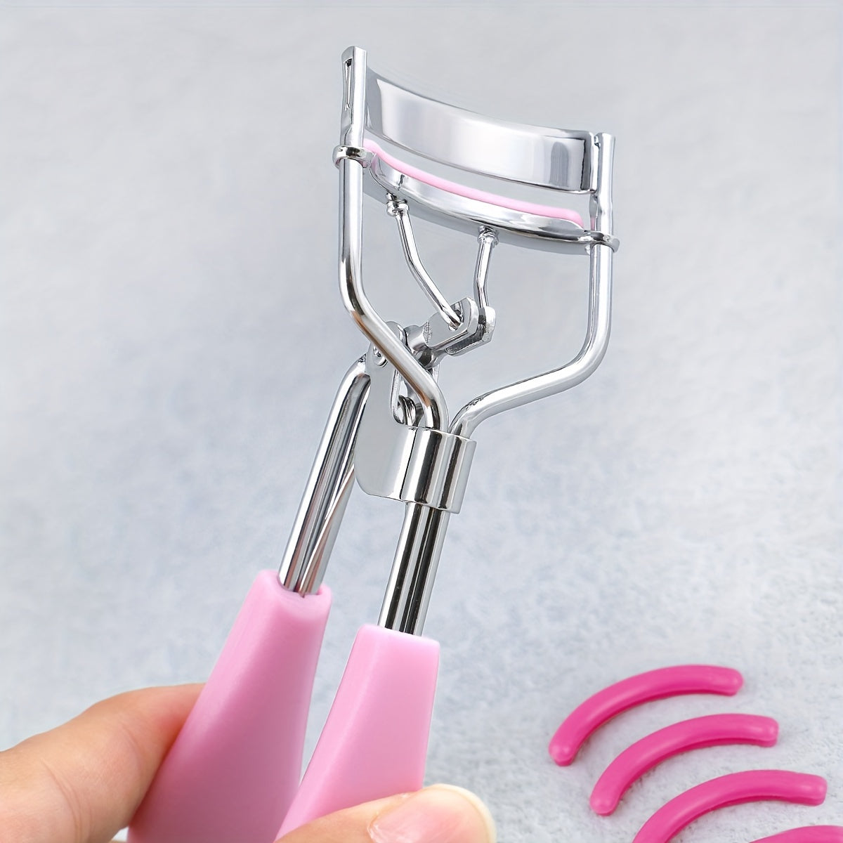Portable Eyelash Curler Stainless Steel Handle with 15 Silicone Pads for Lifting and Shaping