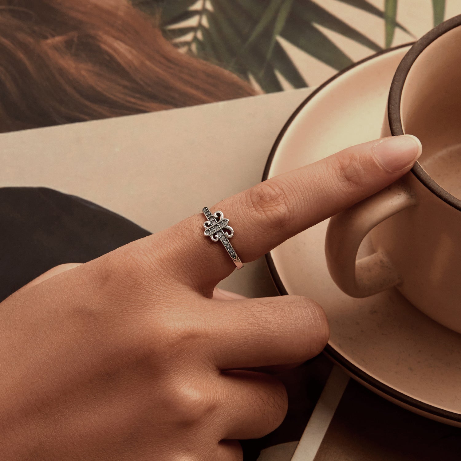 925 Sterling Silver Vintage Iris Flower Ring, Cubic Zirconia bilan bezatilgan, Musiqa festivallari va partiyalar uchun ideal, 2.8g og'irlikda yengil, Kundalik kiyish uchun mos