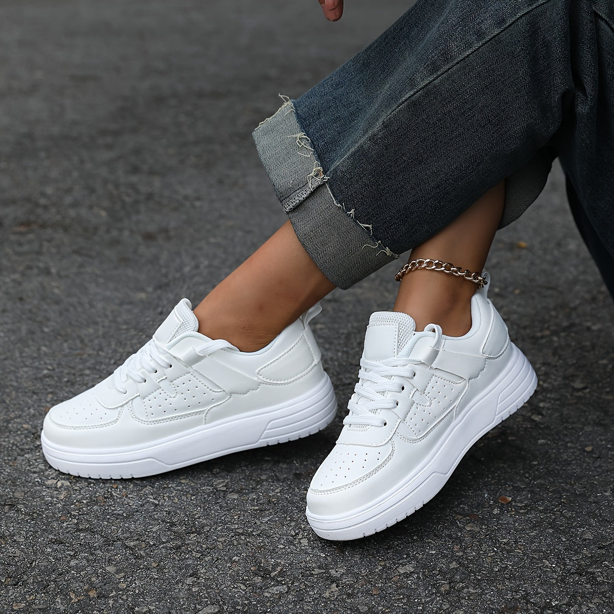 Women's Solid Color Mesh Sneakers Low Top Lace Up Comfortable Outdoor Shoes