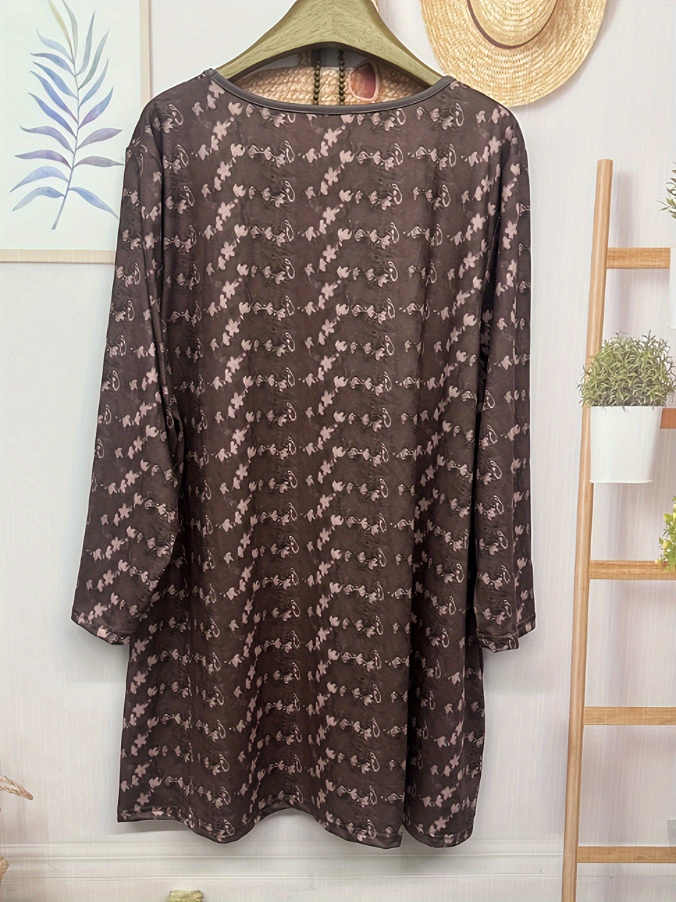 Plus Size Oversized Top With Retro Print and Comfortable Fit