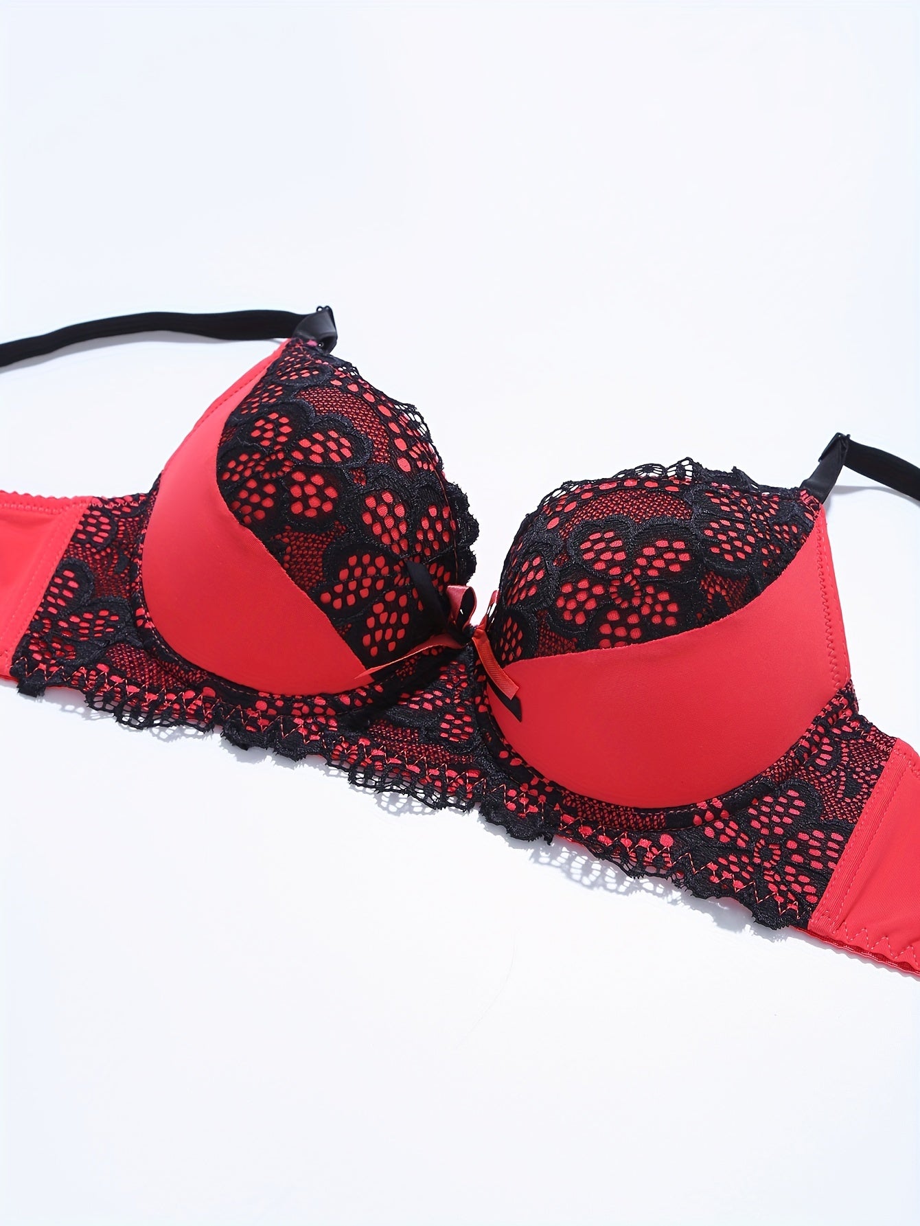 Rang blokli tikanli ichki kiyimlar to'plami, kamon detallari va push-up bra bilan