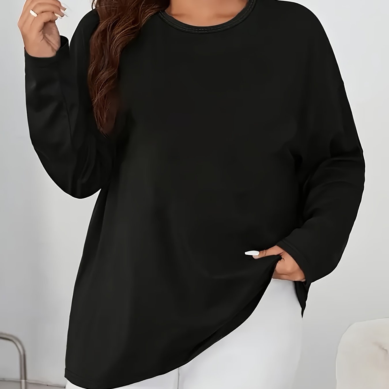 Plus o'lchamli ayollar uchun keng ko'ylakli uzun qo'lli T-shirt qora kundalik ko'ylak