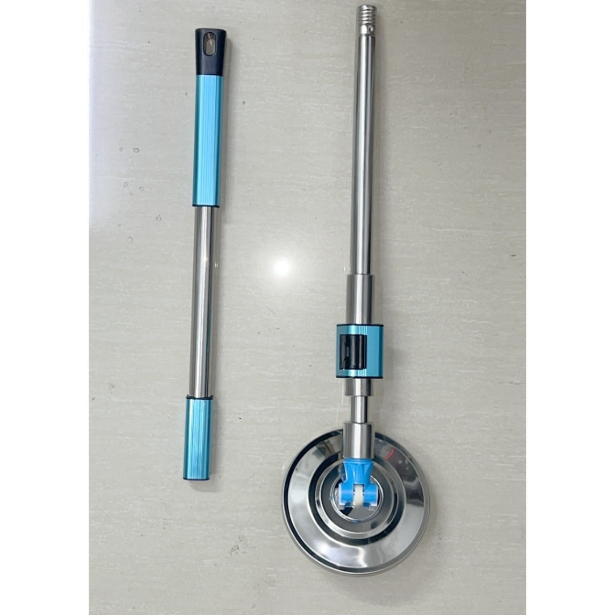 Moslashuvchan Spin Mop tutqich to'plami mikrotozalash bilan, zanglamaydigan po'lat panjara bilan