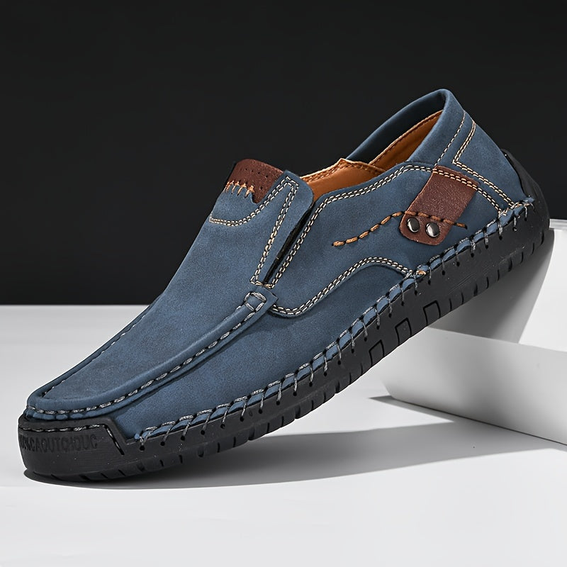 Erkaklar uchun plussiz o'lchamdagi slip-on loferlar, mikrofiber yuqori qismi va qulay va mustahkam yurish poyabzallari uchun sirpanmaydigan kauchuk taglik.