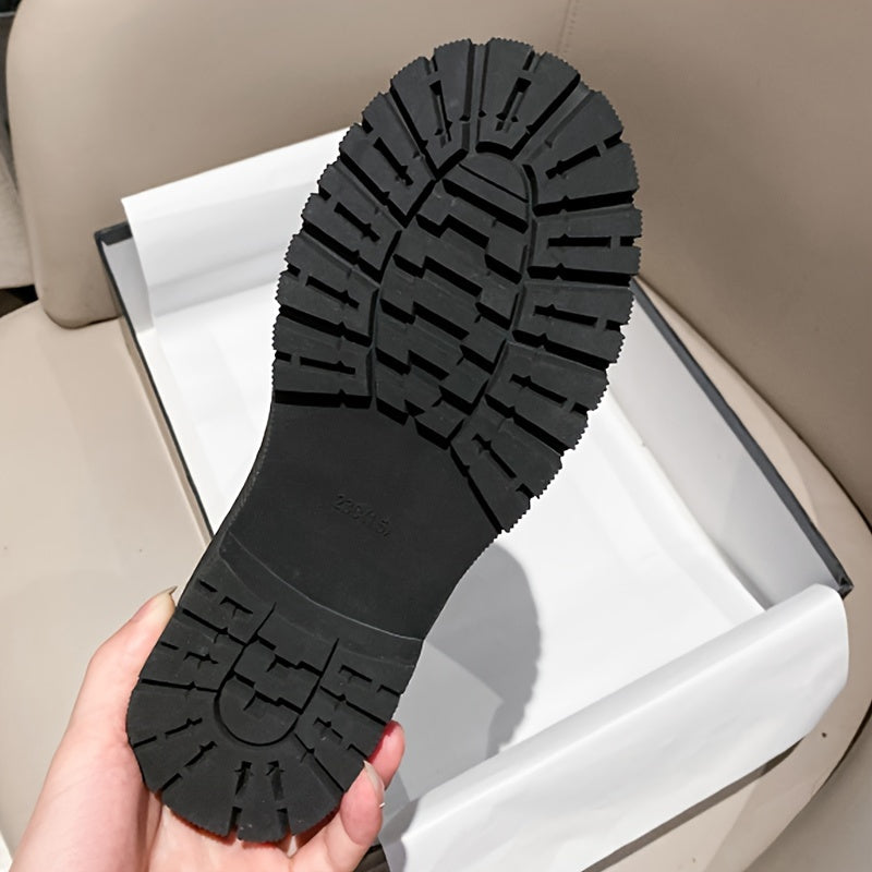 Ayollar uchun qora faux charmli dumaloq barmoqli jangovar botinkalar, lentalar bilan, barcha mavsum uchun