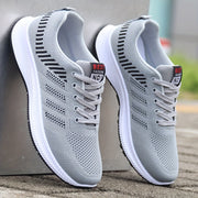 Tashqi faoliyatlar uchun zamonaviy to'qilgan krossovkalar, nafas oladigan, sirpanmaydigan va mustahkam dizayni bilan, shoelace bilan yopiladi.