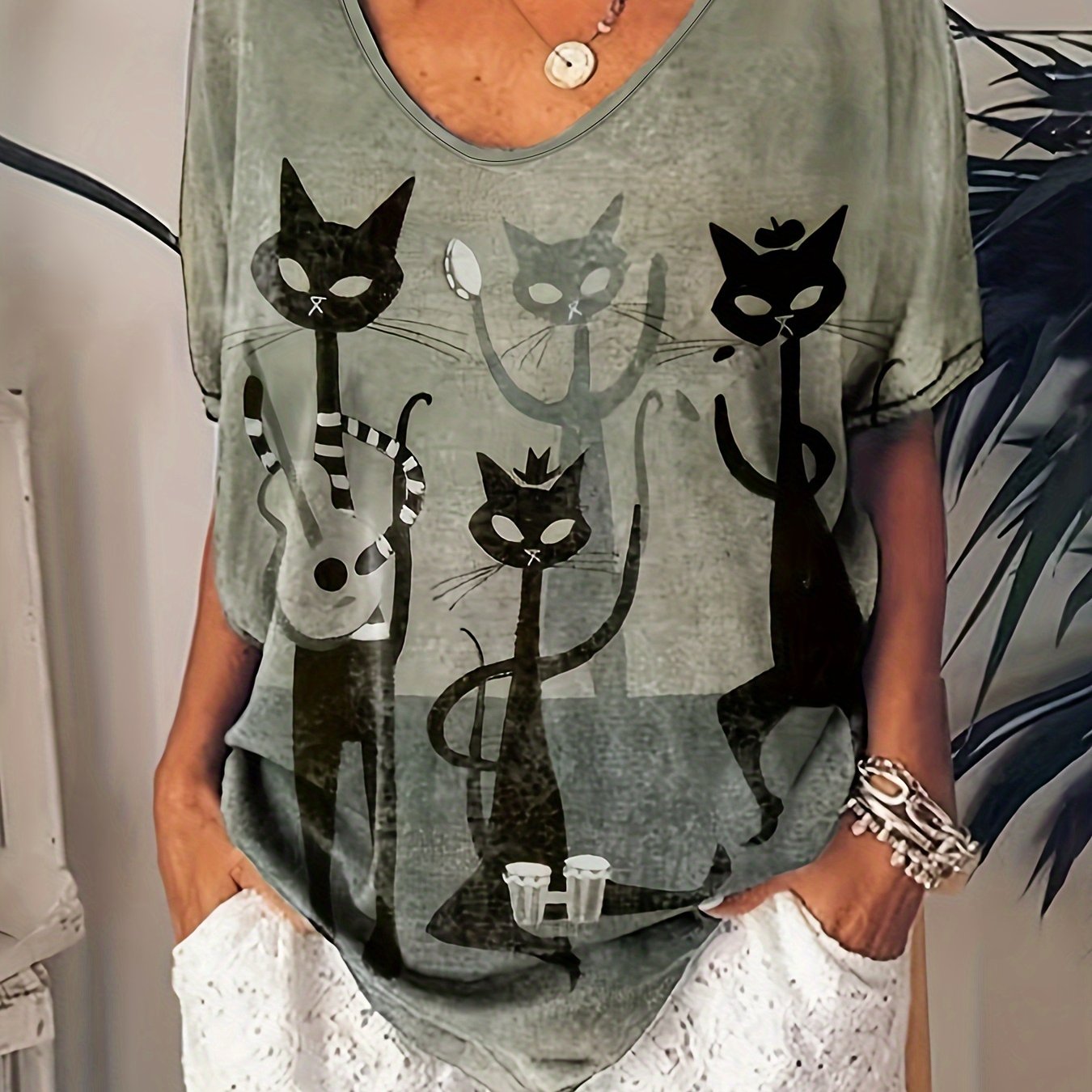 Women's Casual Cat Print T-Shirt for Spring and Summer Polyester V-Neck Short Sleeve