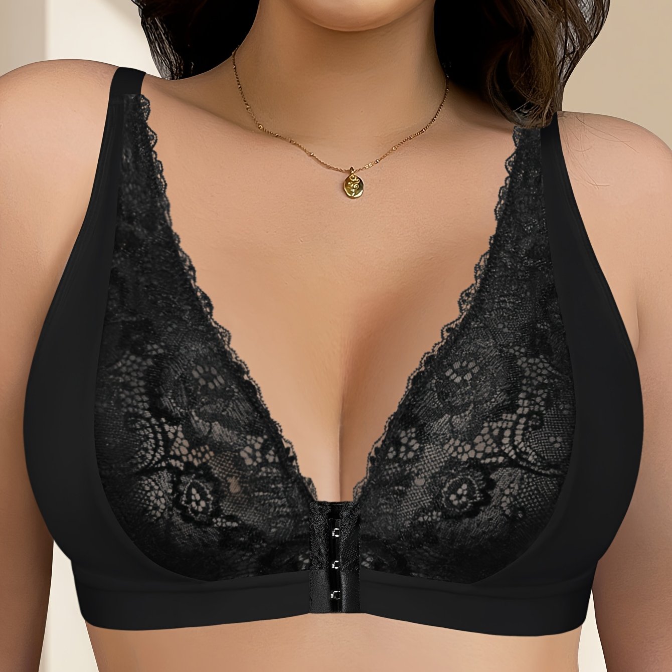 Sujetador de encaje con cierre frontal para tallas grandes de mujer con escote en V profundo, tirantes anchos, encaje en contraste, tela de punto de poliéster transpirable