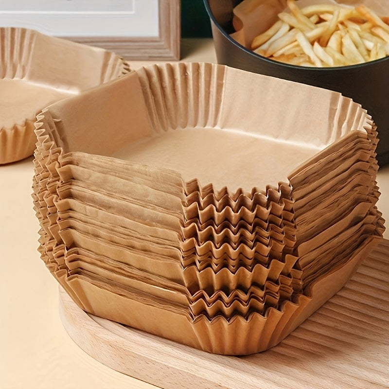 Havo fritözlari uchun bir martalik parcha qog'oz qoplamalari, kvadrat shaklida, yog' va suvga chidamli, yopishmaydigan savatlar uchun mo'ljallangan.