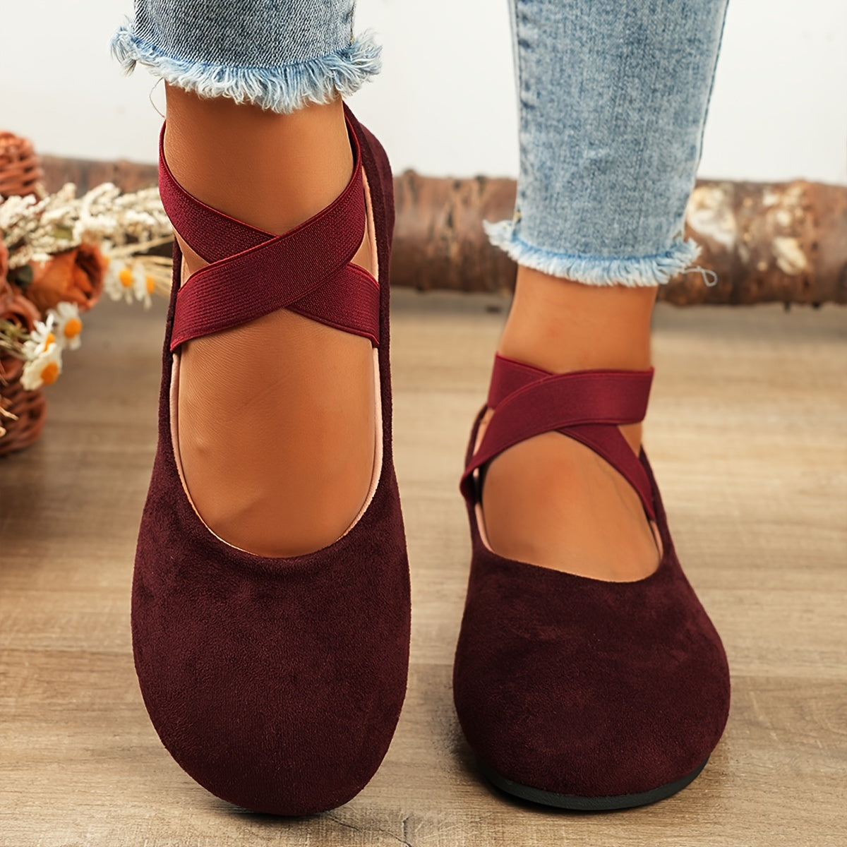 Ayollar uchun tasodifiy ballet poyabzallari, bilak tasmasi bilan, engil mato ustki qismi va barcha mavsumlar uchun qulaylik uchun sun'iy taglik.