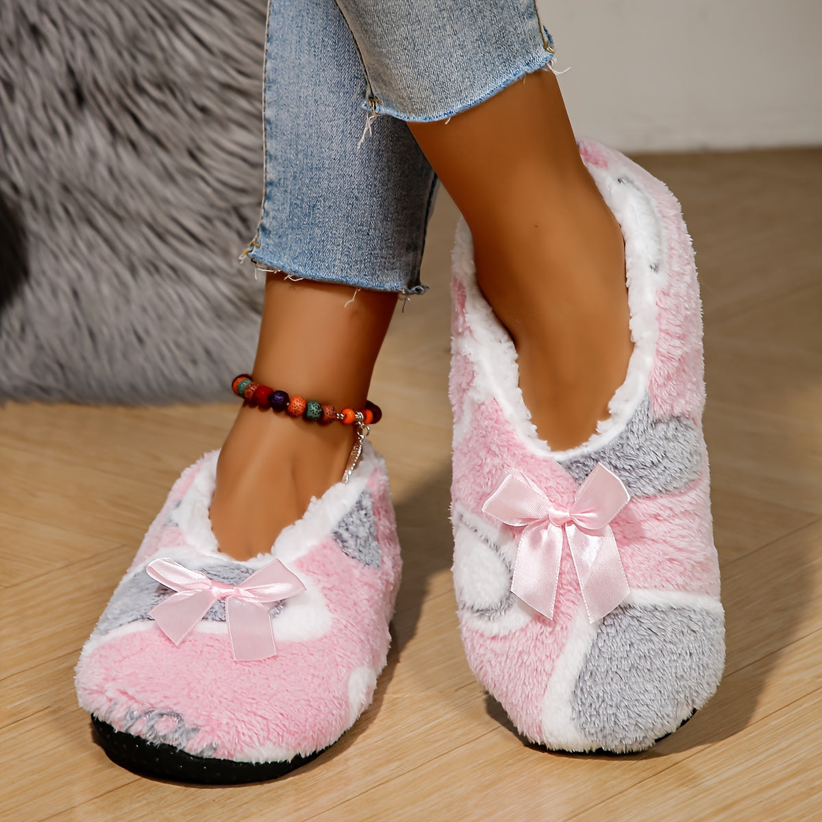 Women's Fleece-Lined Indoor Slippers with Non-Slip Sole and Heart Pattern