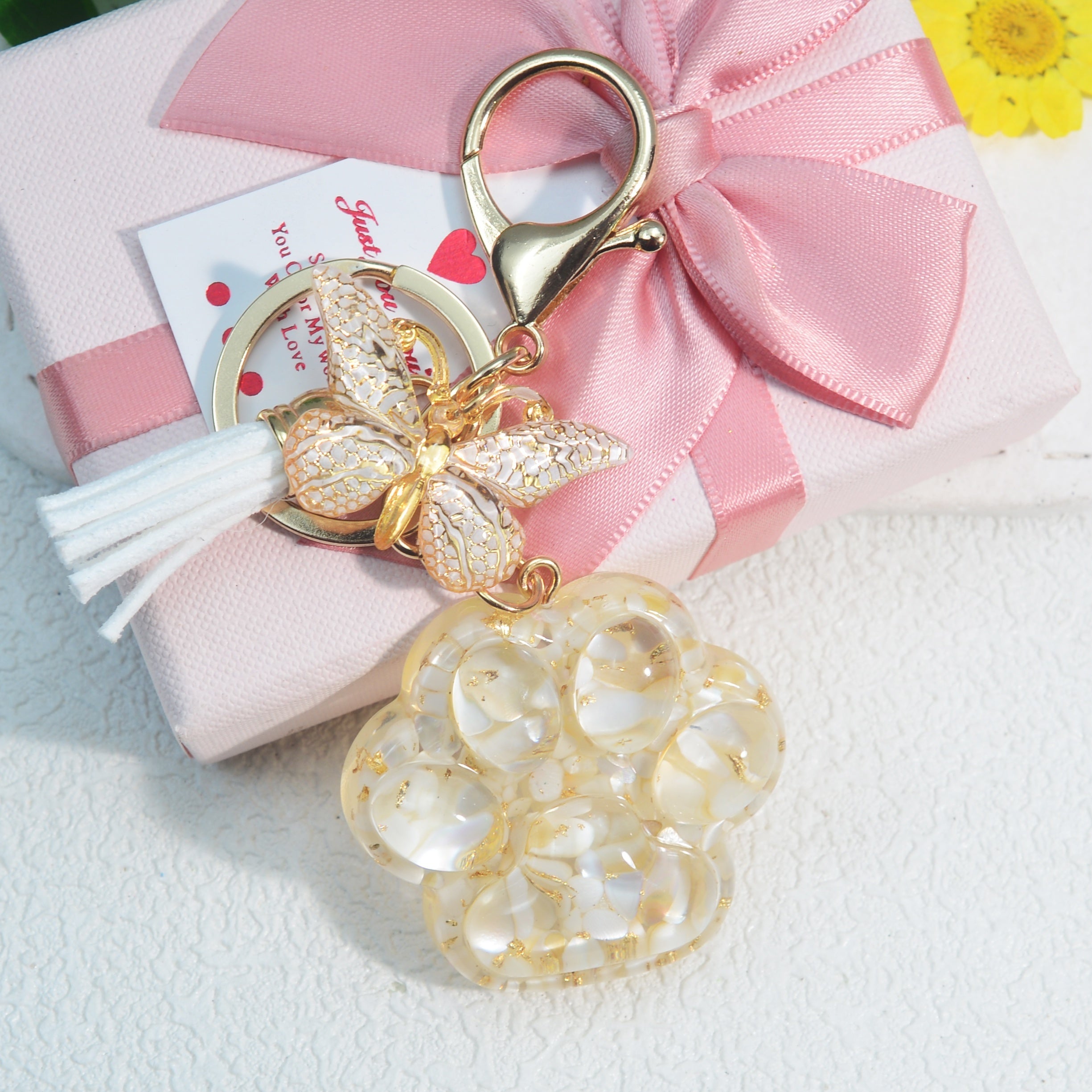 Llavero con borla de mariposa y pata de gato para amantes de los animales