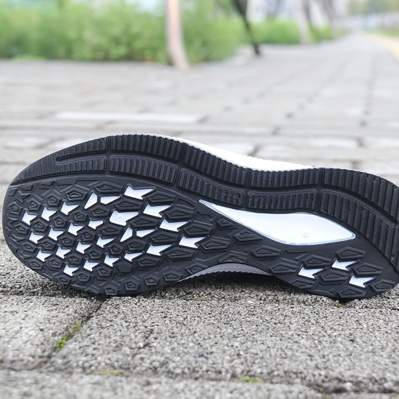 Tashqi faoliyatlar uchun zamonaviy to'qilgan krossovkalar, nafas oladigan, sirpanmaydigan va mustahkam dizayni bilan, shoelace bilan yopiladi.