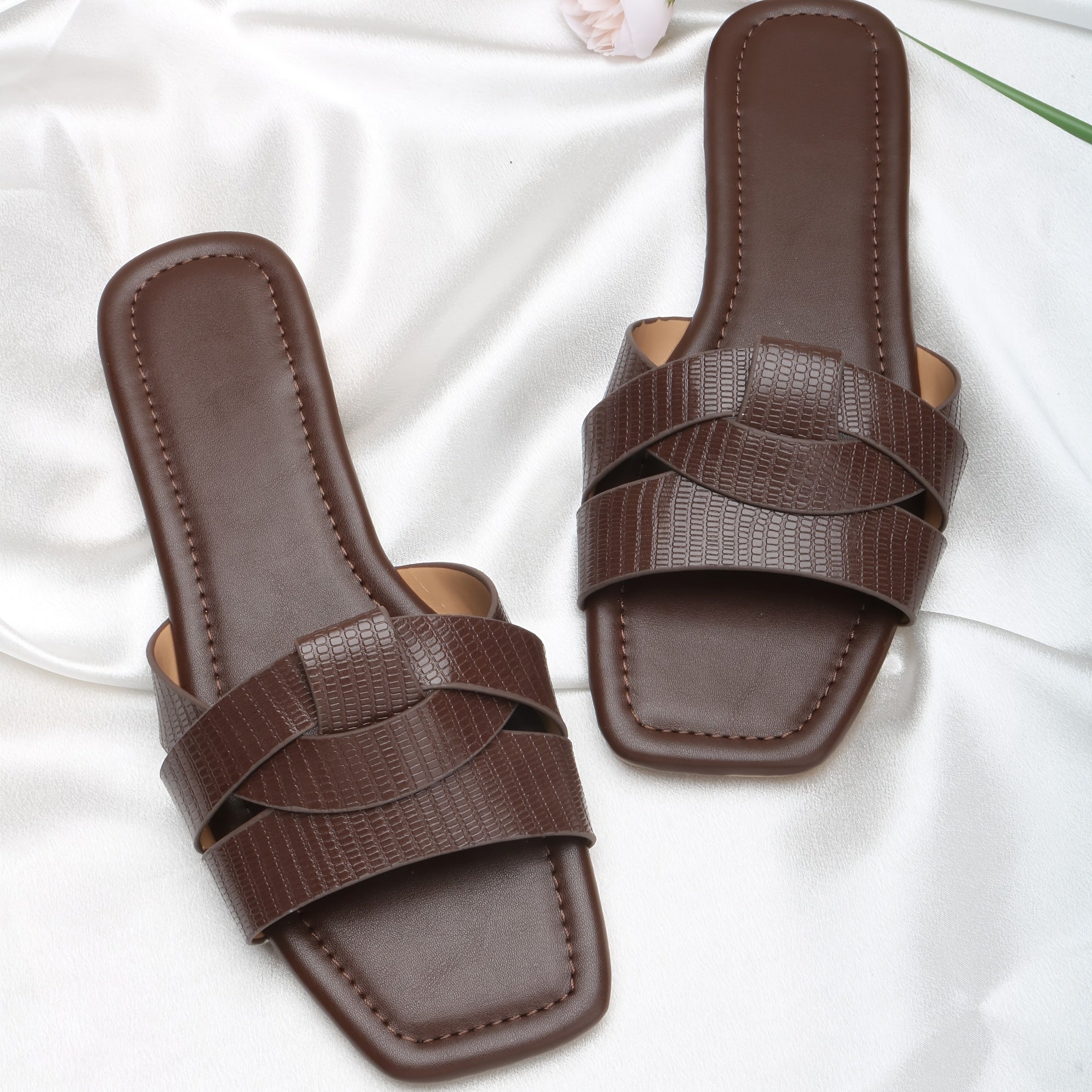 Women's Flat Sandals Adjustable Strap Open-Toe Summer Slippers Brown