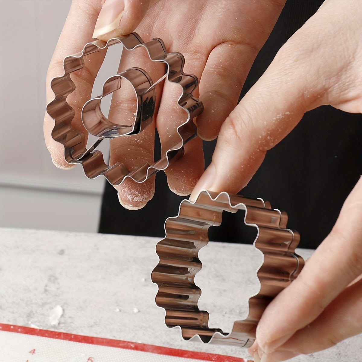 Set of 2 Stainless Steel Linzer Cookie Cutters for Pastries and Biscuits