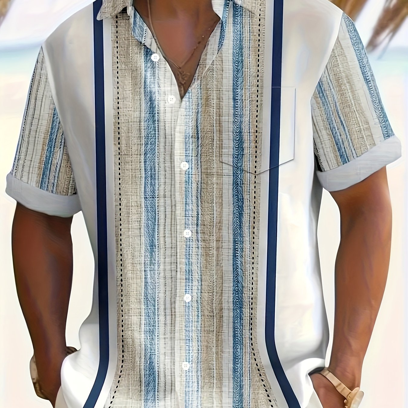 Erkaklar uchun zamonaviy yoz ko'ylagi to'qilgan polyester va elastan aralashmasidan tayyorlangan. Geometrik chiziqli gingham yaka, qisqa yenglar bilan bezatilgan, tugma yopilishi, cho'ntak detali va oddiy kesimga ega.