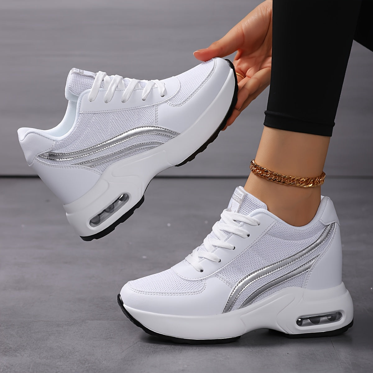 Women's Breathable Mesh Sneakers Casual Lace-Up Air Cushion White Black