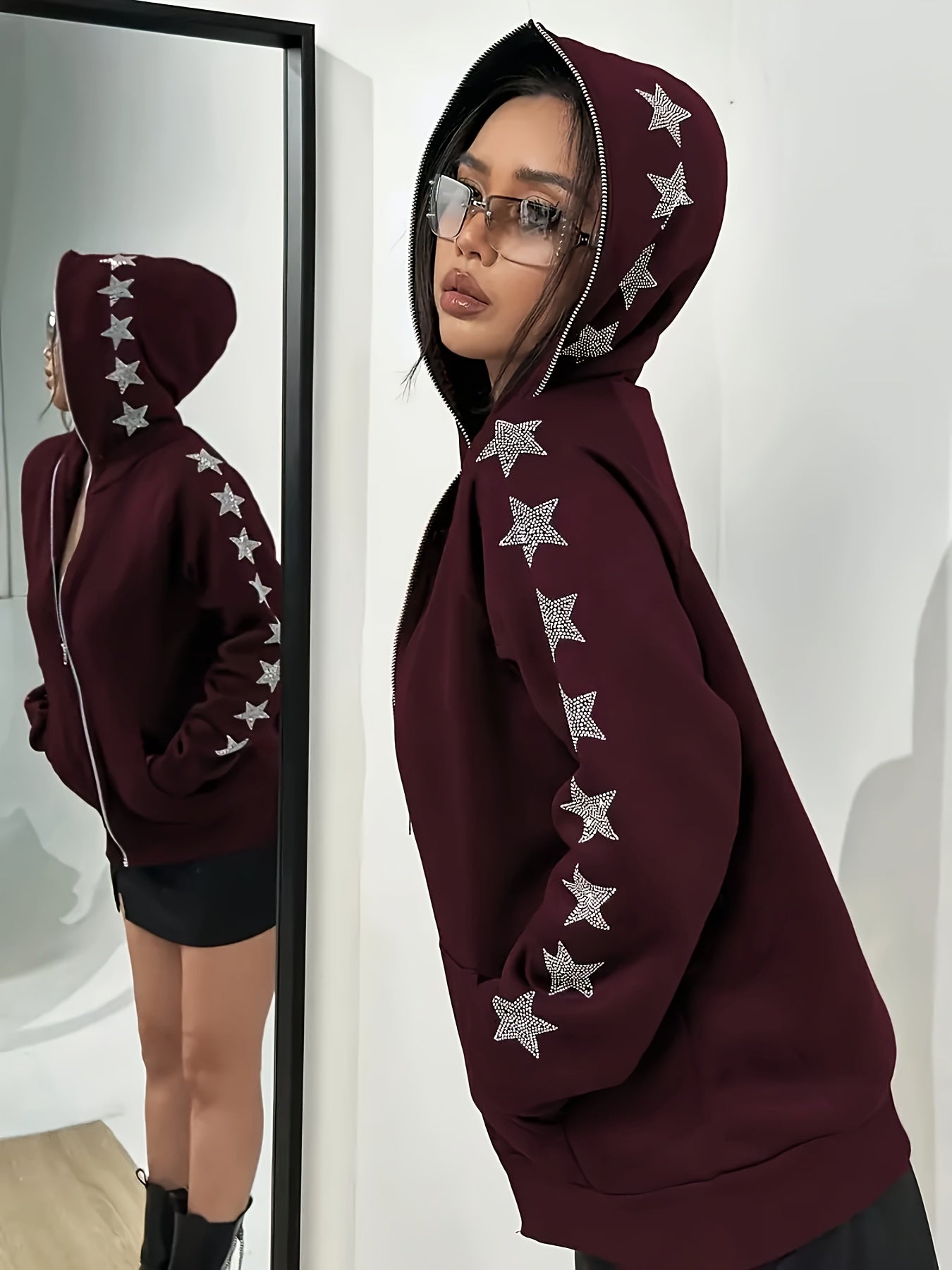 Ayollar uchun kattaroq o'lchamdagi qora zip-up hoodie jaket, rhinestone yulduz naqsh bilan