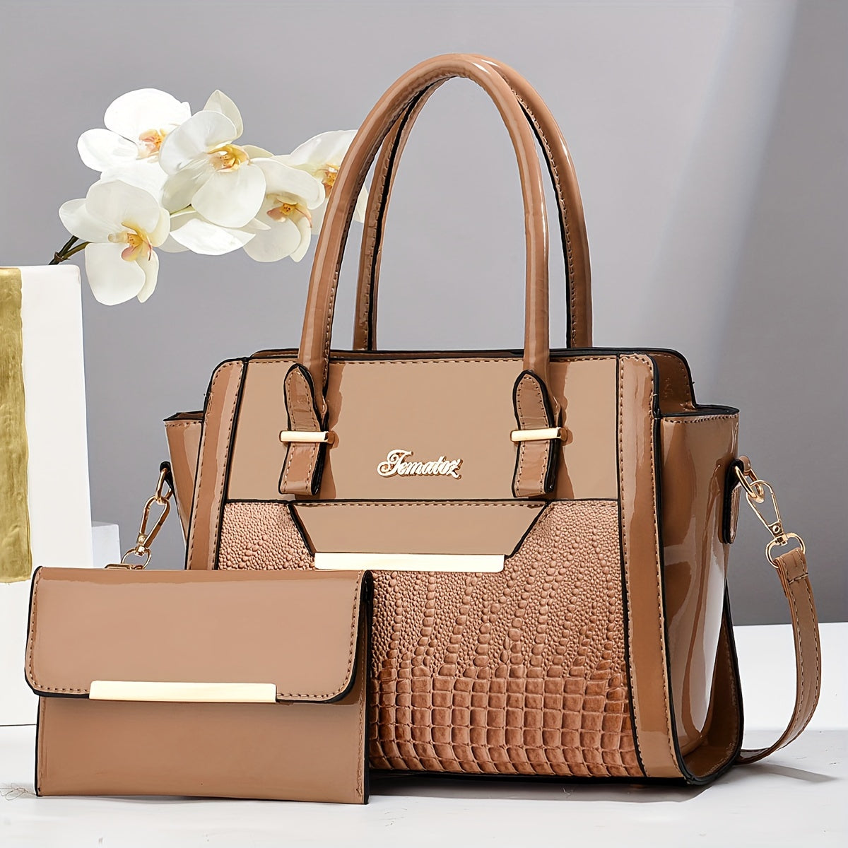 Ayollar uchun katta sig'imli, yaltirab turuvchi ikkita to'plam sumka, krokodil naqshi, yelka yoki kesma foydalanish uchun mos. Ishga borish, tug'ilgan kunlar, uchrashuvlar, biznes uchrashuvlari, norasmiy tadbirlar uchun mukammal.