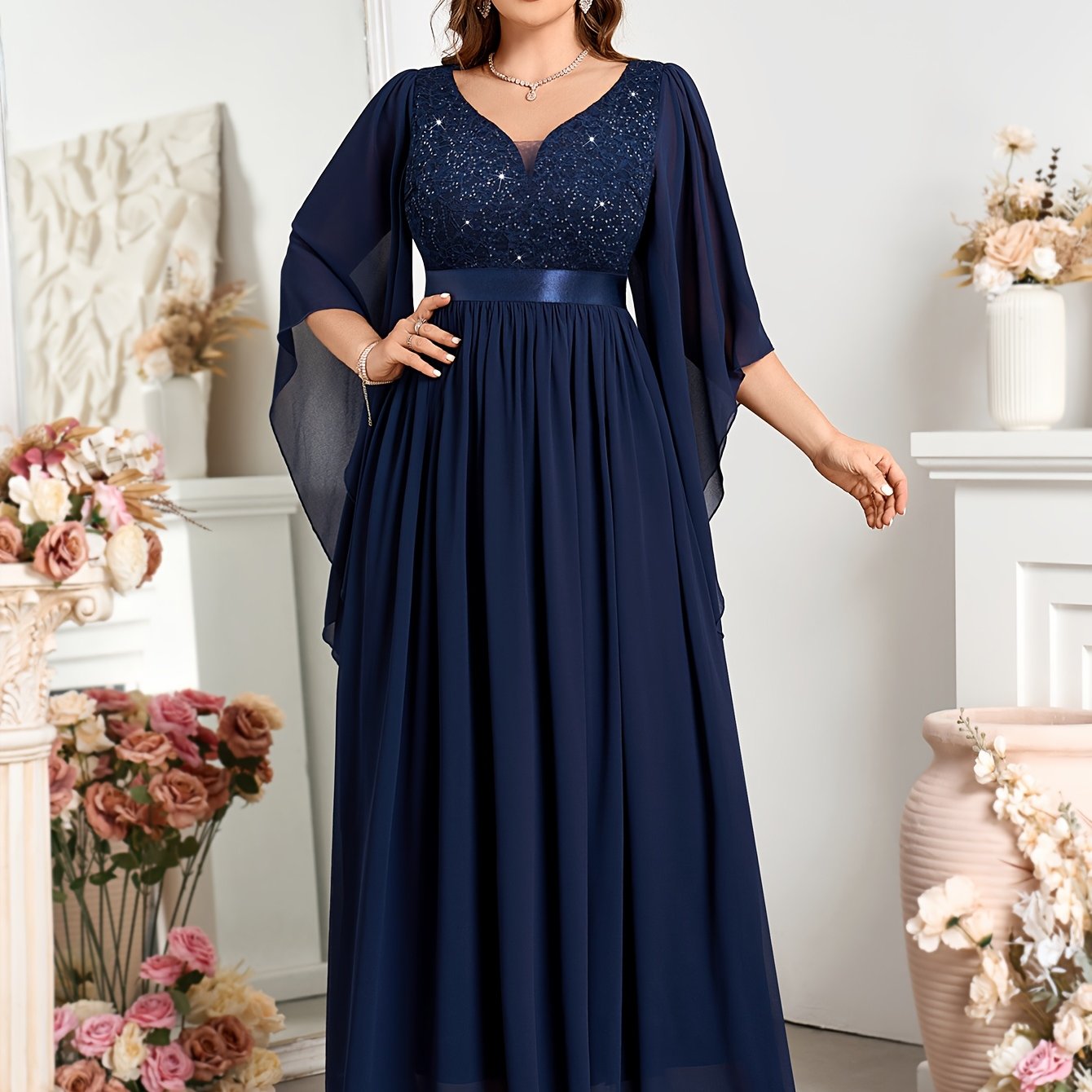 Vestido maxi de mujer talla grande en verde de gasa con escote en V profundo y mangas acampanadas