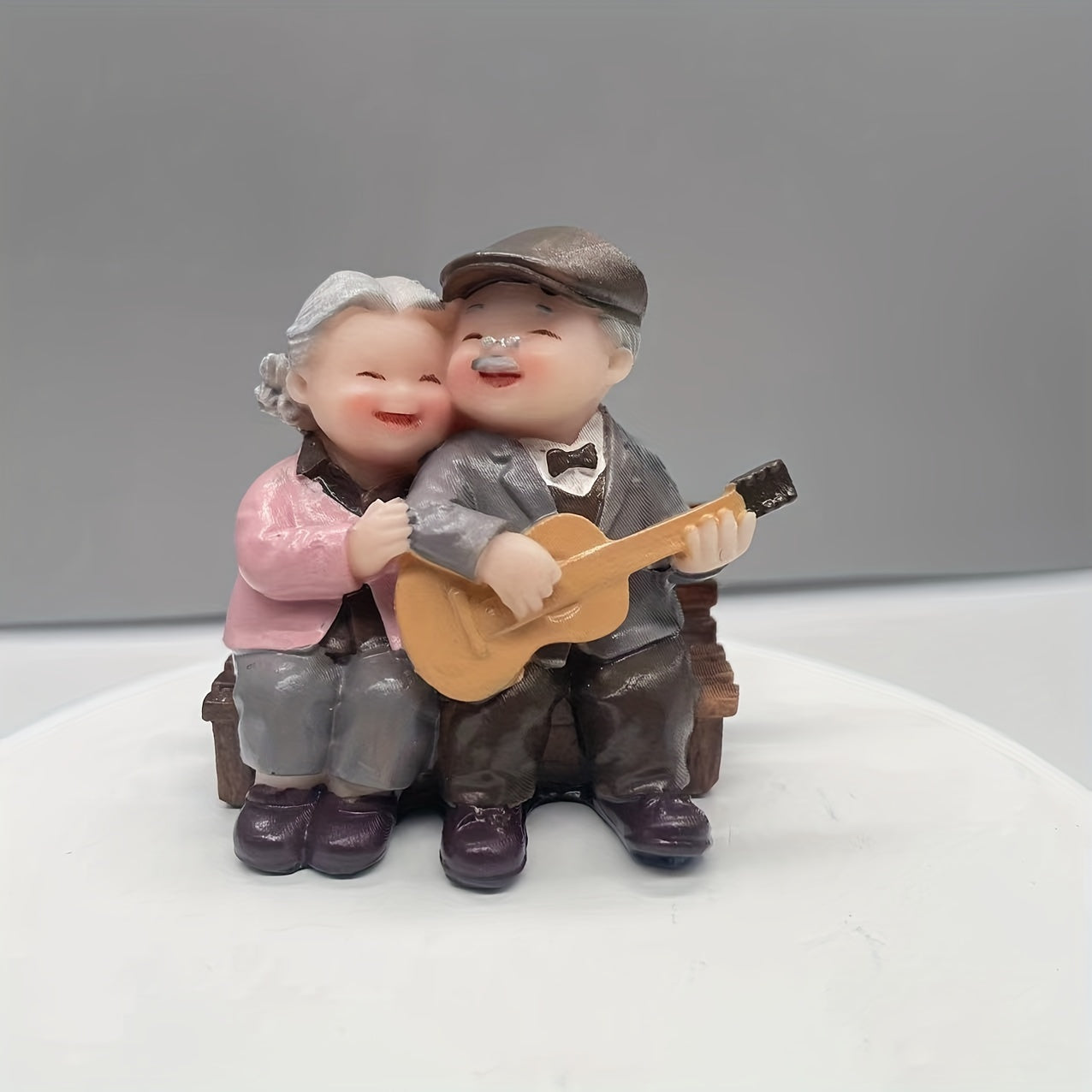 Resin Elderly Couple Figurine for Home Office Decor Valentine Anniversary Gift
