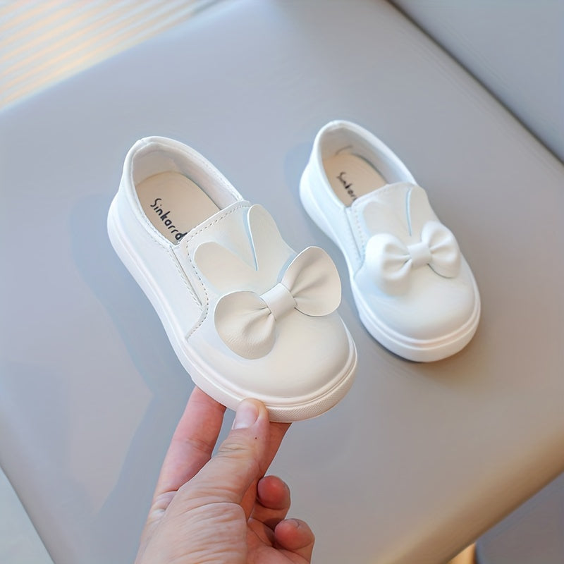 Qizlar uchun bowknot tafsiloti bilan oq loferlar, yumshoq taglik, kiyish uchun qulay uslub. Maktab, norasmiy, kollej va dam olish kiyimlari uchun mos, barcha fasllar uchun mukammal.