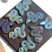 Лабрадоритовая змеиная резная украшение символ защиты подарок для друзей и семьи