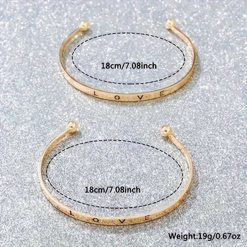 Women's Alloy Quartz Watch with Love Bracelet Chic Wristwear for Women