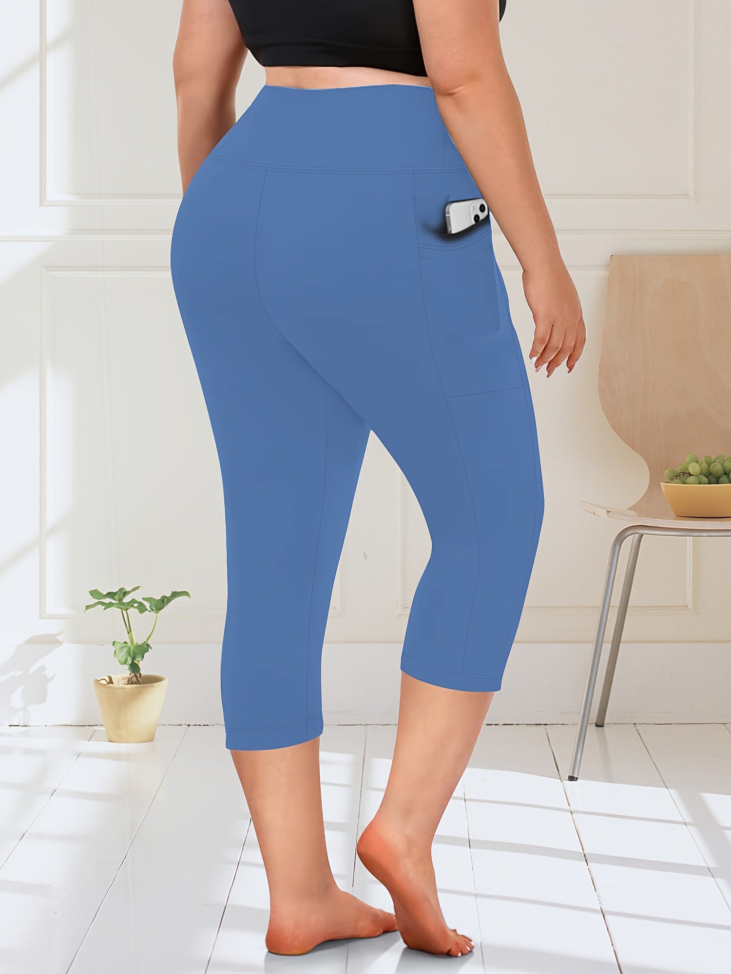 Plus Size Women's High-Waisted Capri Leggings with Side Pockets