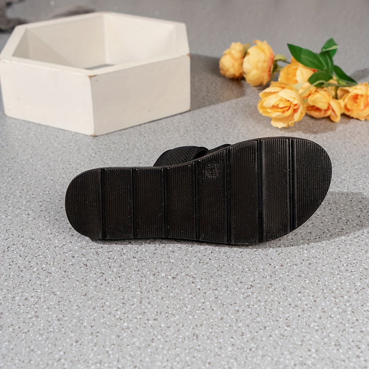 Women's Breathable Mesh Slip-On Slippers Indoor Outdoor Flat Sandals