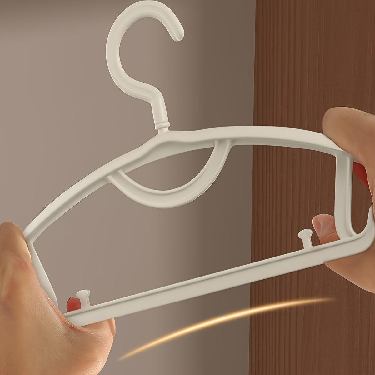 Juego de 10 perchas de ropa de hombro ancho fuertes, anti-torsión y sin marcas para almacenamiento