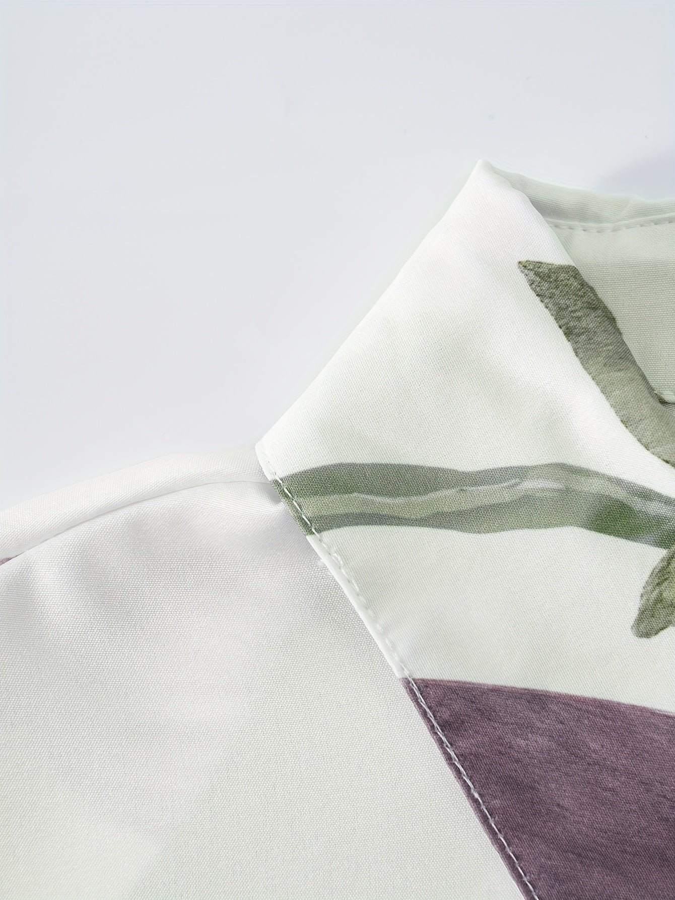 Ayollar uchun uzun qo'lqonli ko'ylak, nafis gullar bosma, V-shakl, tugmachali, engil polyester - bahor/kovak ta'tillari uchun mukammal.