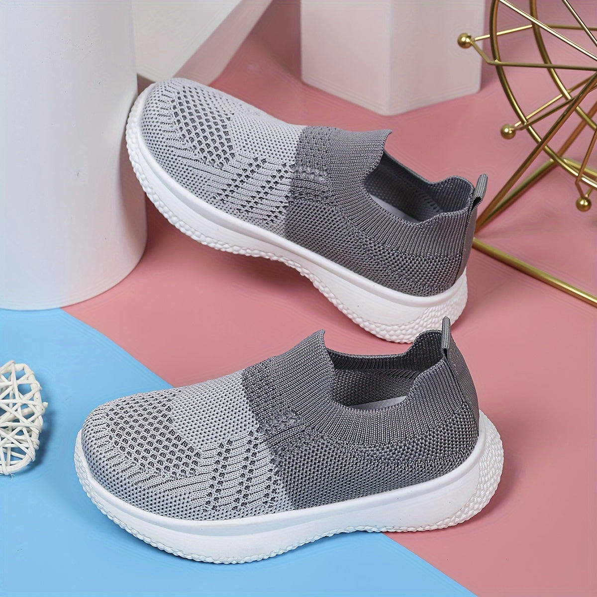 Дышащие трикотажные кроссовки для мальчиков с геометрическим узором, верх из полого материала, низкий ход, повседневная обувь для возрастных групп до 14 лет