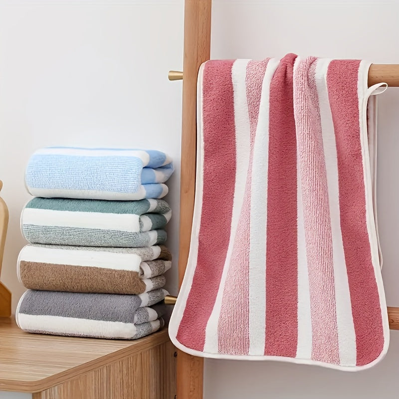 Vanna uchun 2 ta yumshoq, tez quriydigan chiziqli sochiq to'plami, 1 ta qo'l sochiq va 1 ta vanna sochiqni o'z ichiga oladi.