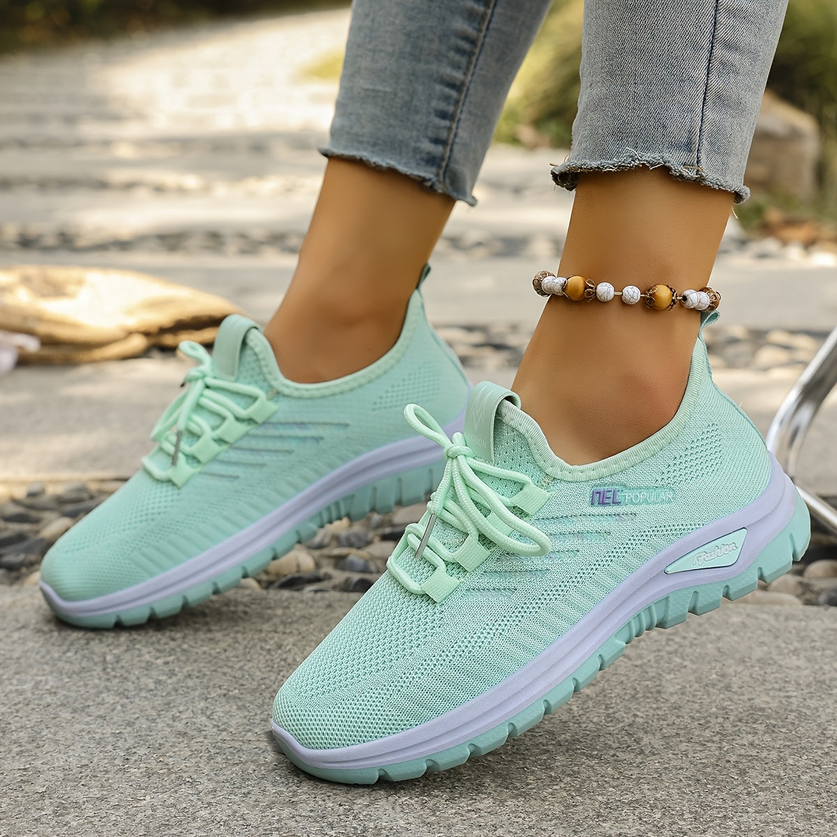 Ayollar uchun nafas oladigan, engil sport poyabzali, ko‘k va oq, tez kiyinadigan, kundalik shaxsiy poyabzal