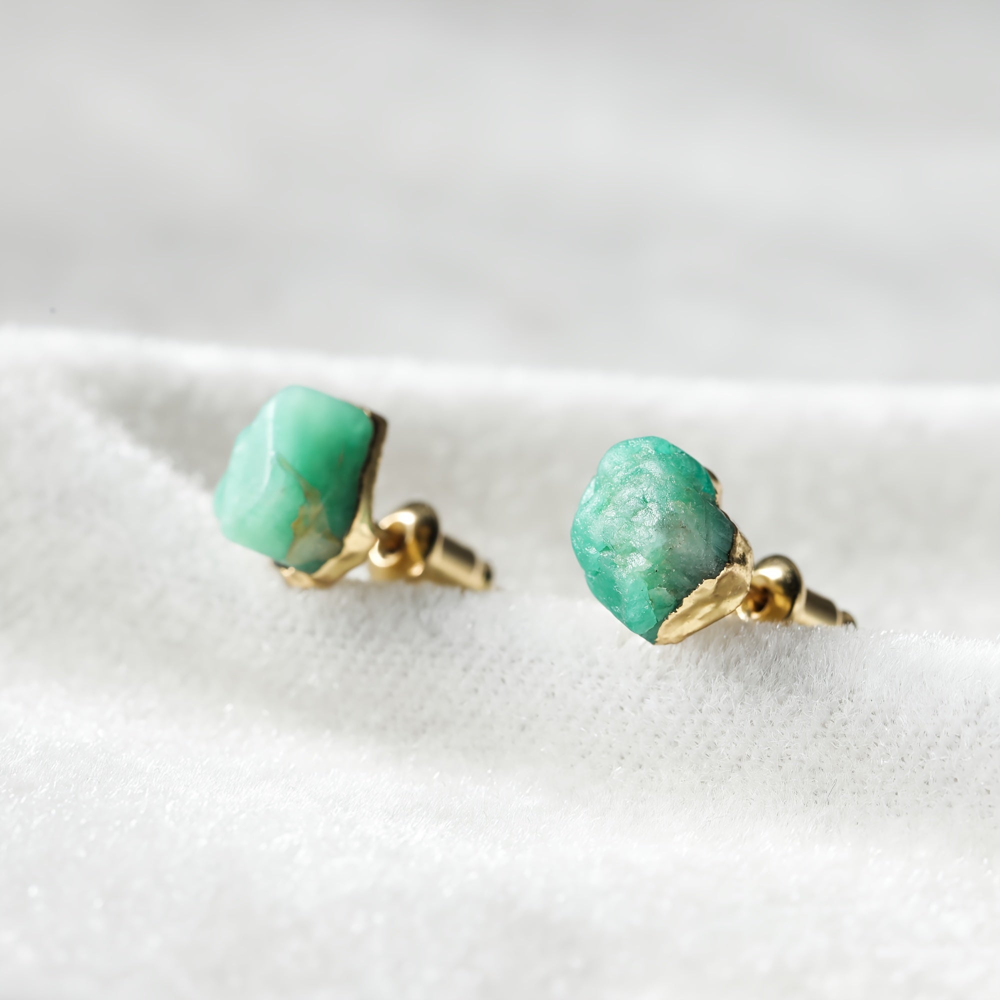 Chic Boho 925 Silver Stud Earrings with Chalcedony Gemstone, Perfect for Everyday and Parties, Bohemian Style Earrings, Natural Chalcedony Stone, Ideal for Daily Wear, Boho-Chic Stud Earrings
